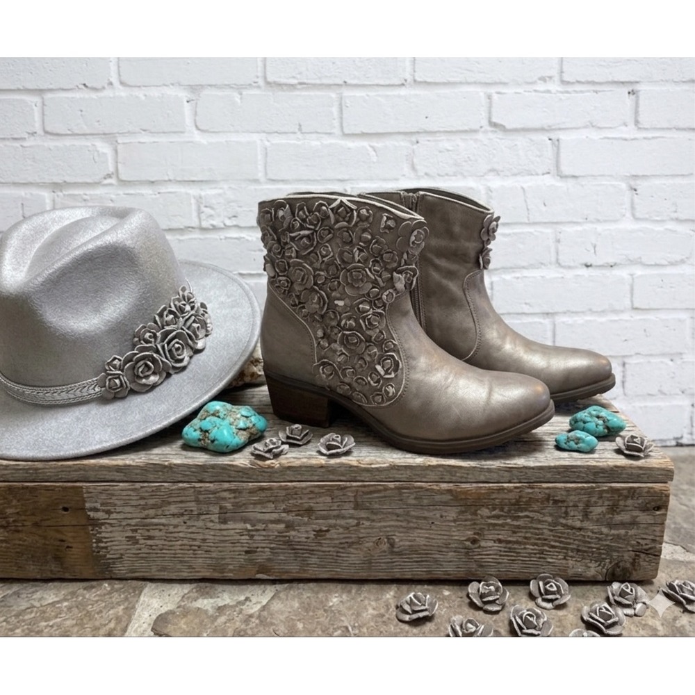 Sheridan Mia Country Flowers Western Cowgirl Boot festival Sapphire Ice $225
